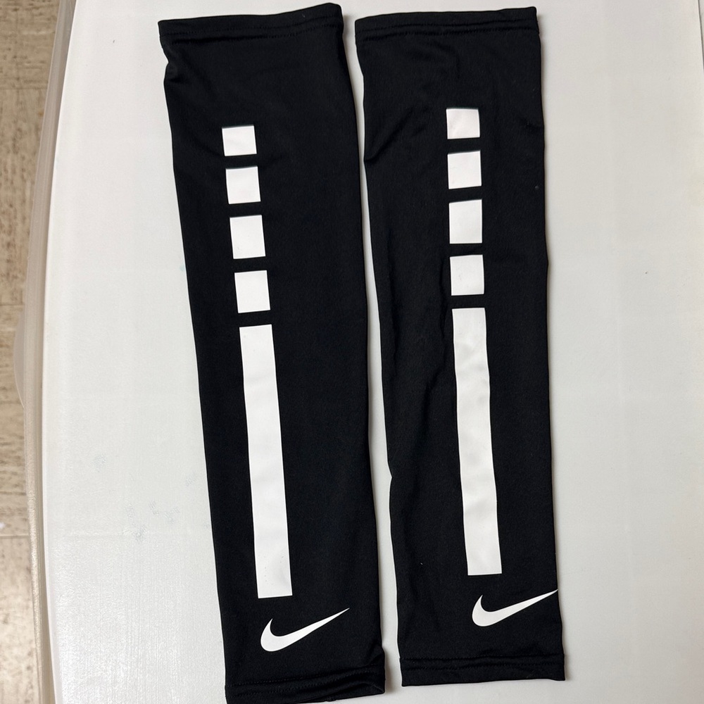 Nike Black and White Kids Arm Sleeves